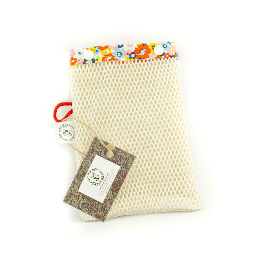 Gant exfoliant pour le corps, accessoire naturel de la Savonnerie Petit Paris