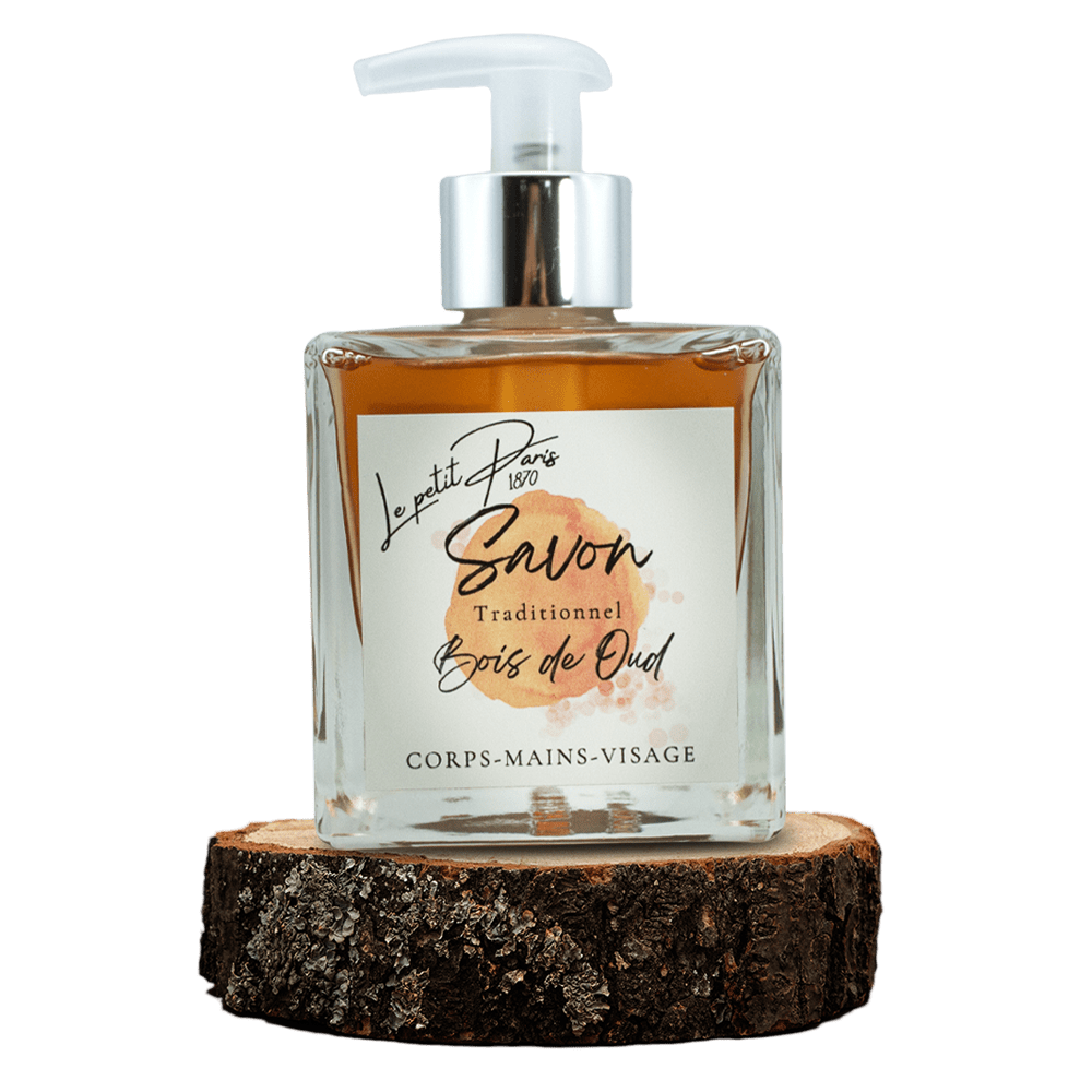 Savon au bois de oud, soin naturel et parfumé, mis en avant sur l'accueil de la Savonnerie Petit Paris