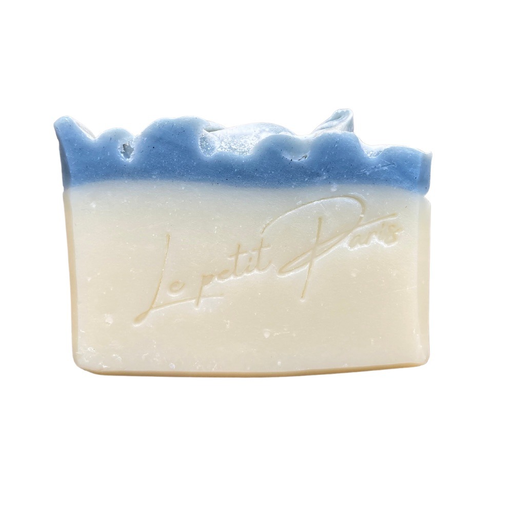 Savon solide Fleur d'Eau, doux et rafraîchissant.