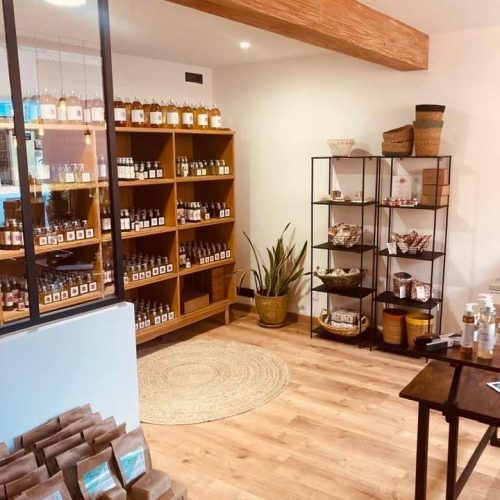 intérieur de la boutique petit paris, savonnerie artisanale à soultzmatt en alsace